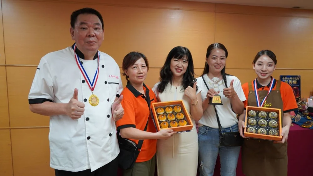 新北蛋黃酥節12家摘金　經典創意美味搶攻中秋