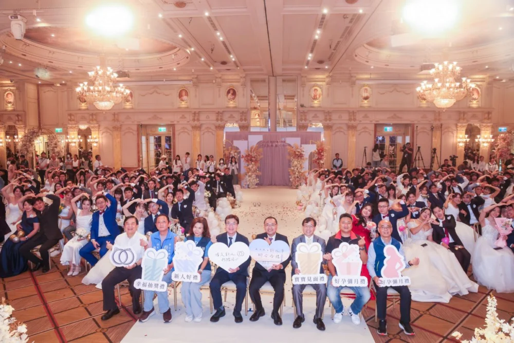 侯友宜見證225對新人 淡江大橋牽起幸福紅線 侯友宜見證225對新人 淡江大橋牽起幸福紅線